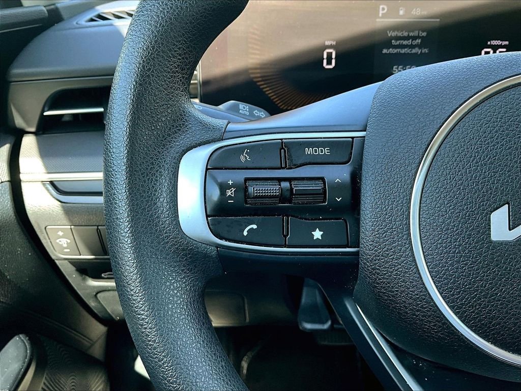 Used 2025 White Kia LXS image 12