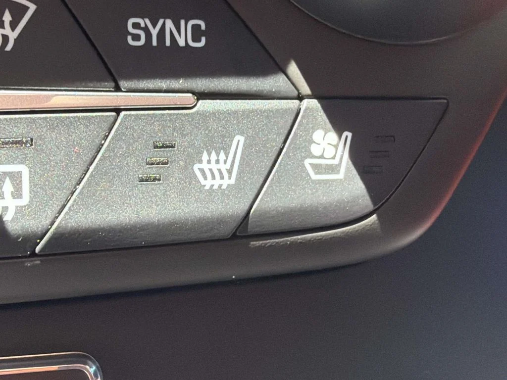 Used 2015 Arctic White Chevrolet Z51 2LT image 32