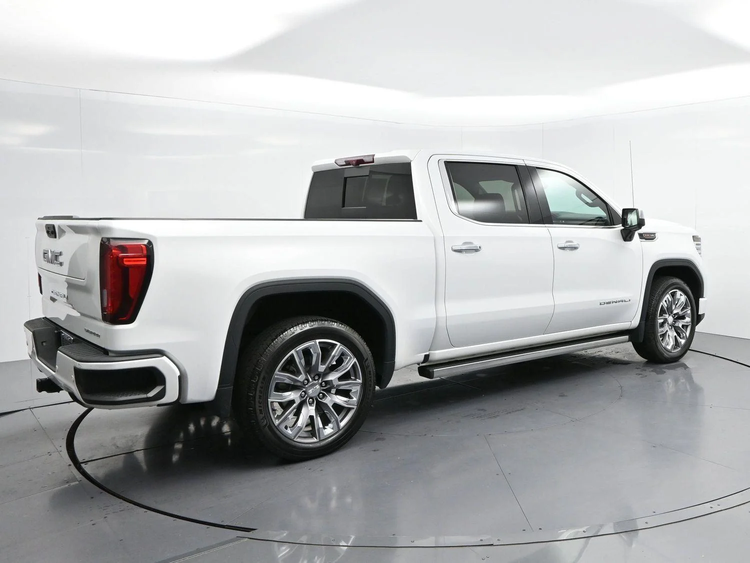 Used 2023 Summit White GMC Denali image 7