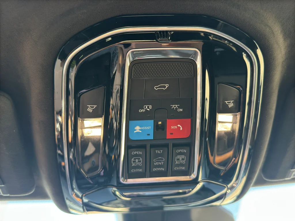 Used 2023 Black Clearcoat Jeep Summit Reserve image 20