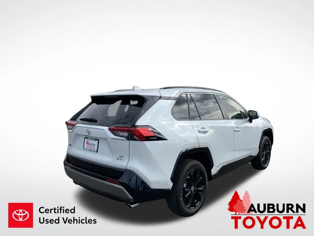 Used 2025 Ice Cap Toyota SE image 8