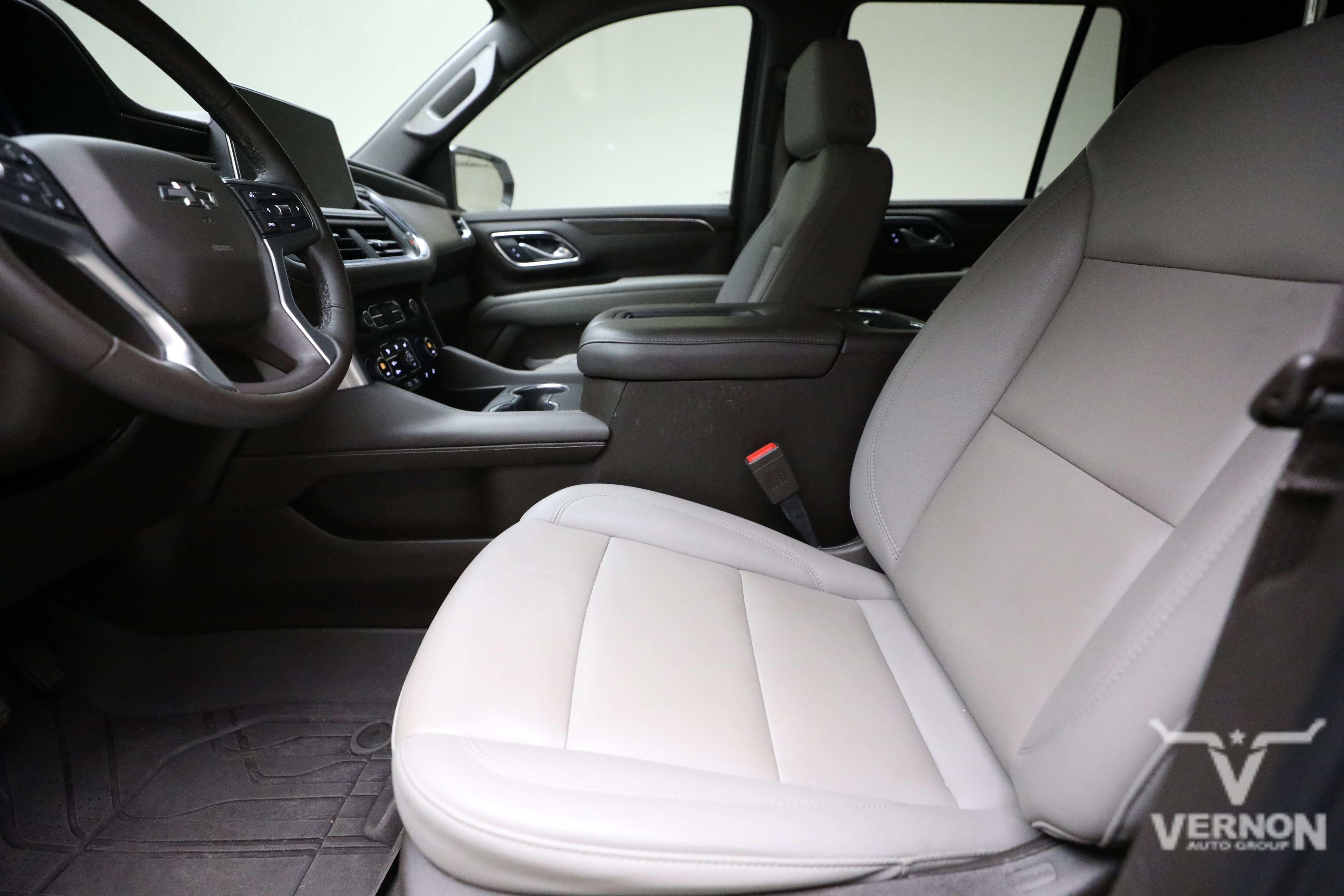 Used 2024 Iridescent Pearl Tricoat Chevrolet Y image 10