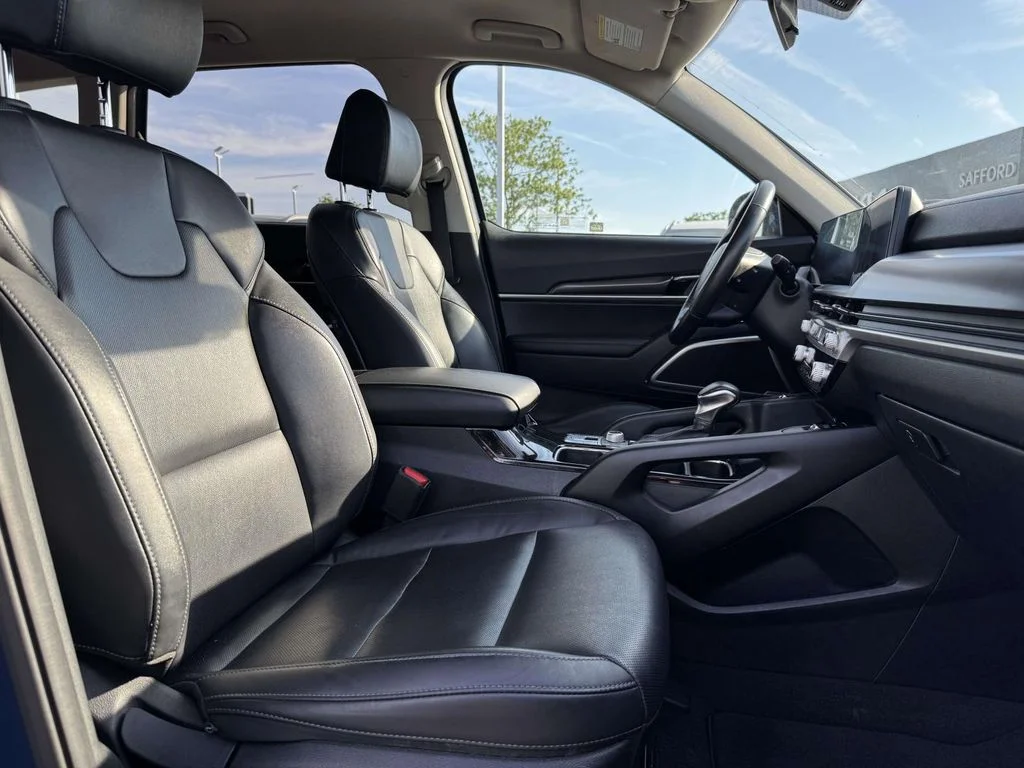 Used 2023 Black Kia S image 14