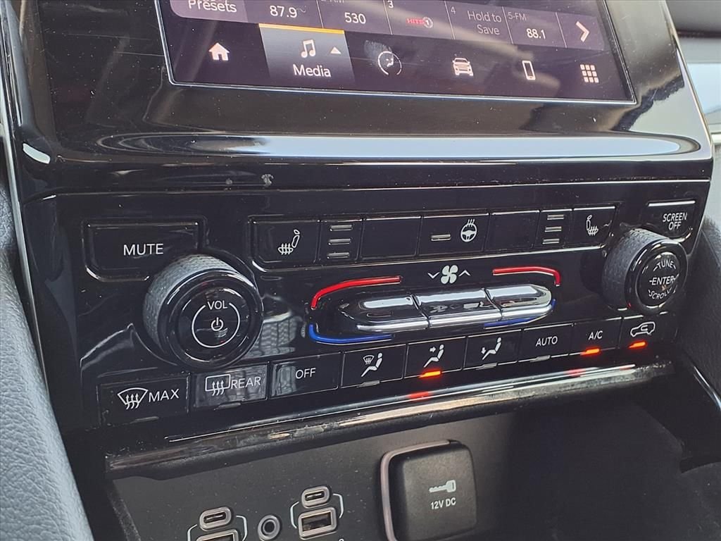 Used 2021 White Jeep Laredo image 21