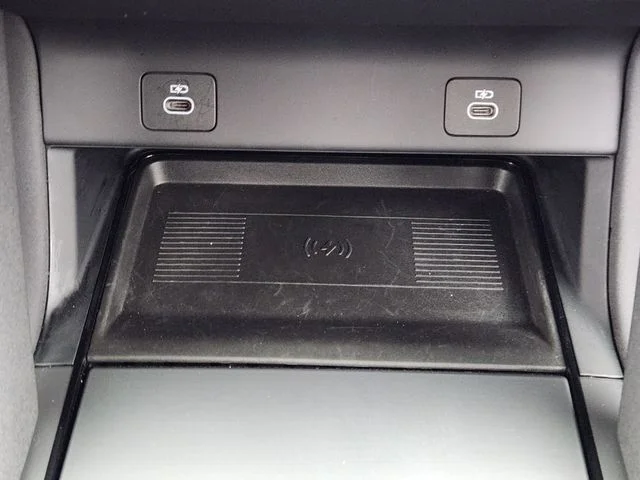 Used 2025 White Land Rover S image 18