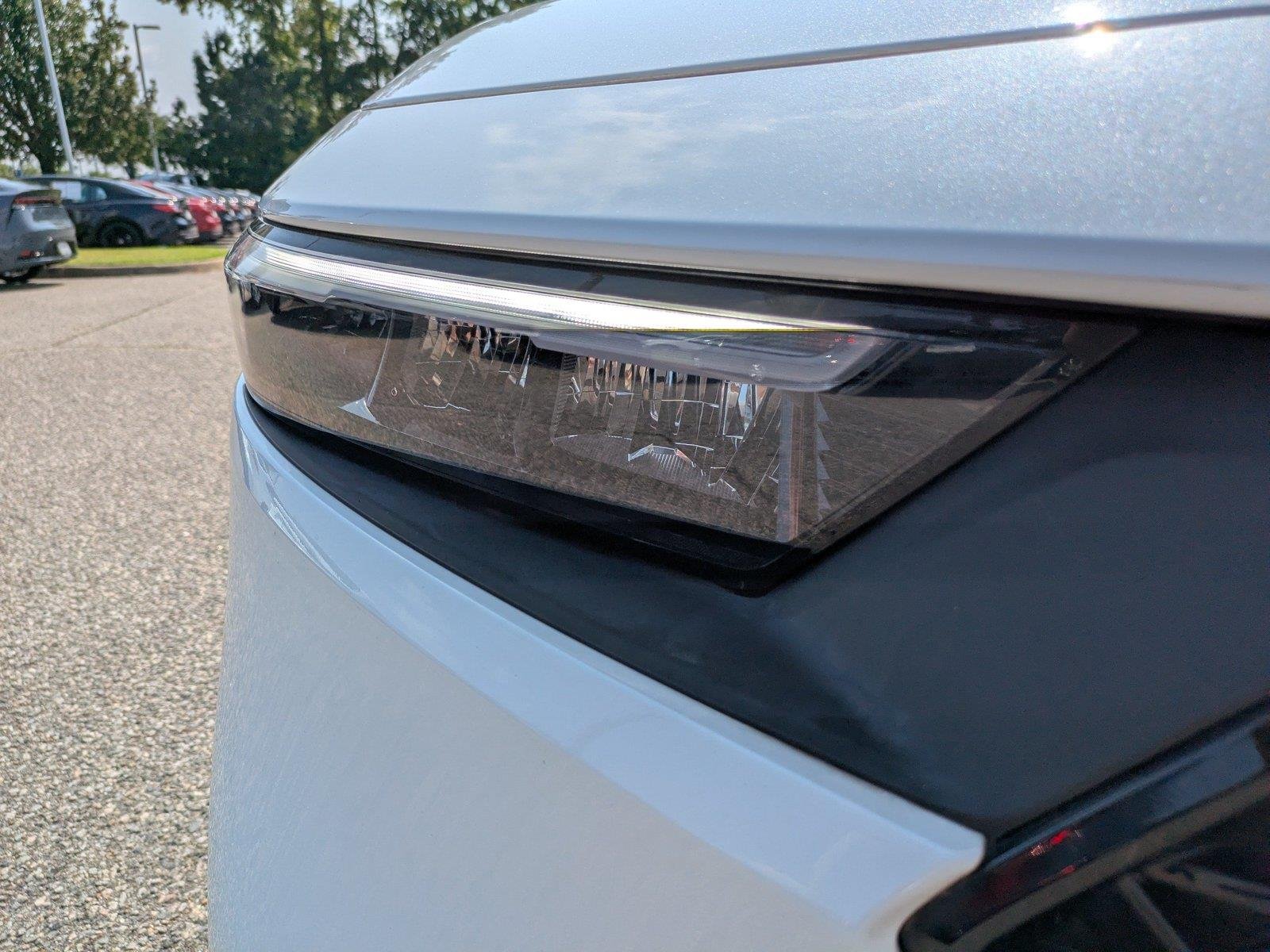 Used 2023 Platinum White Pearl Honda EX image 10