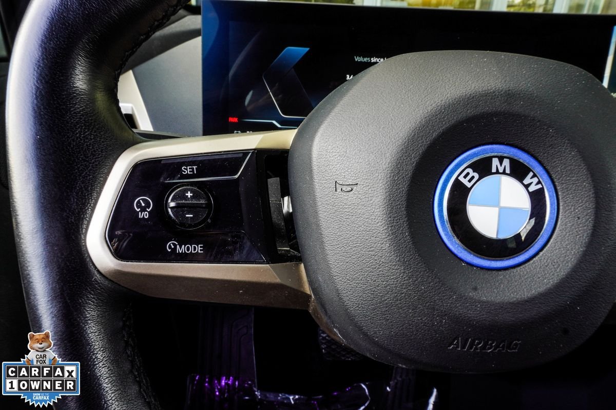 Used 2024 White BMW xDrive50 image 31