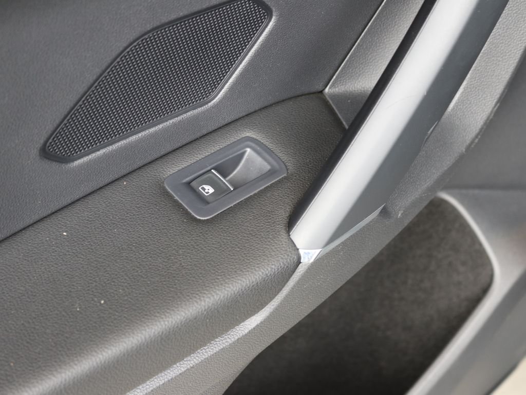 Used 2018 Gray Volkswagen 2.0T SEL image 29