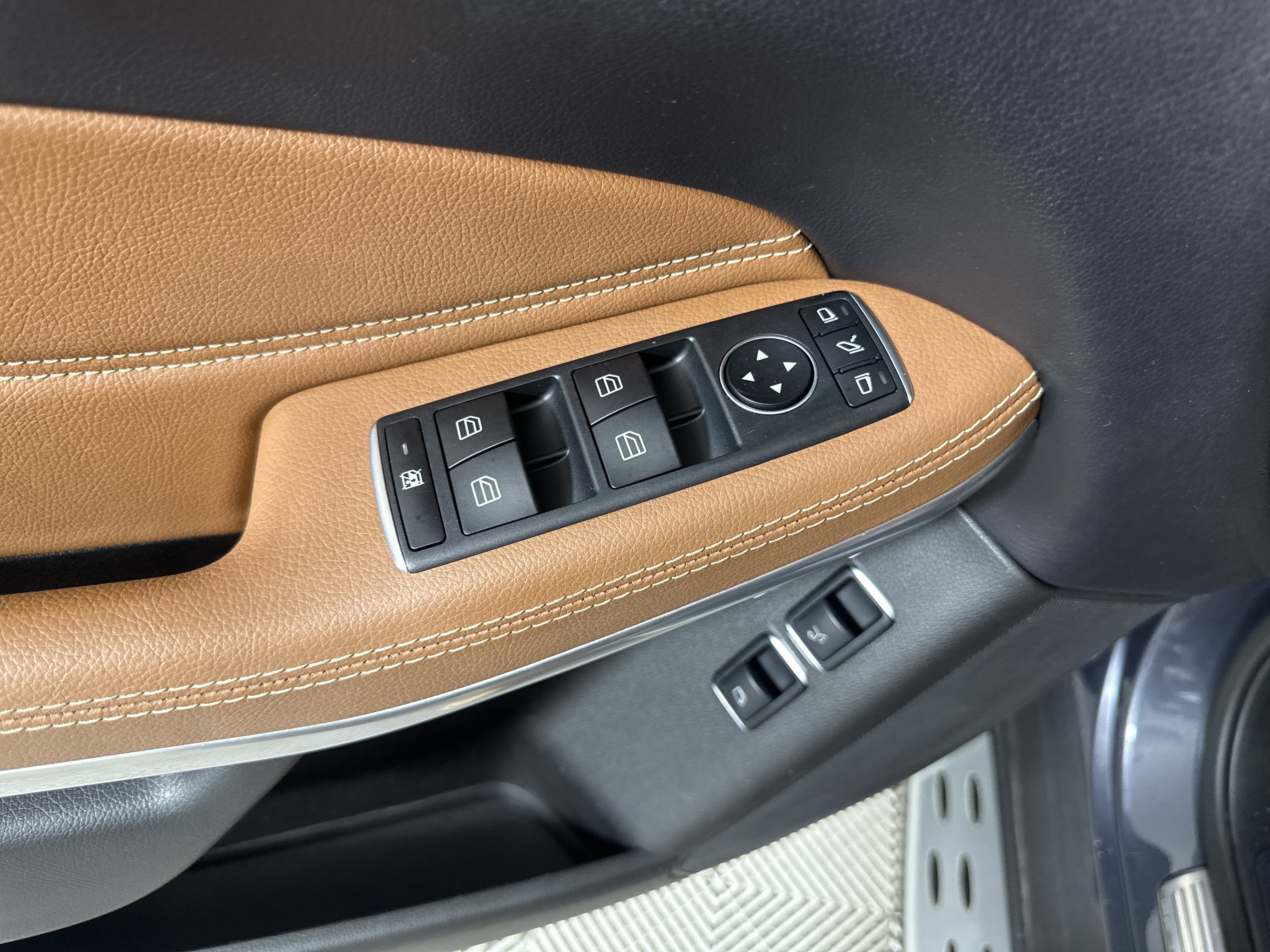 Used 2017  Mercedes-Benz GLS 550 image 11