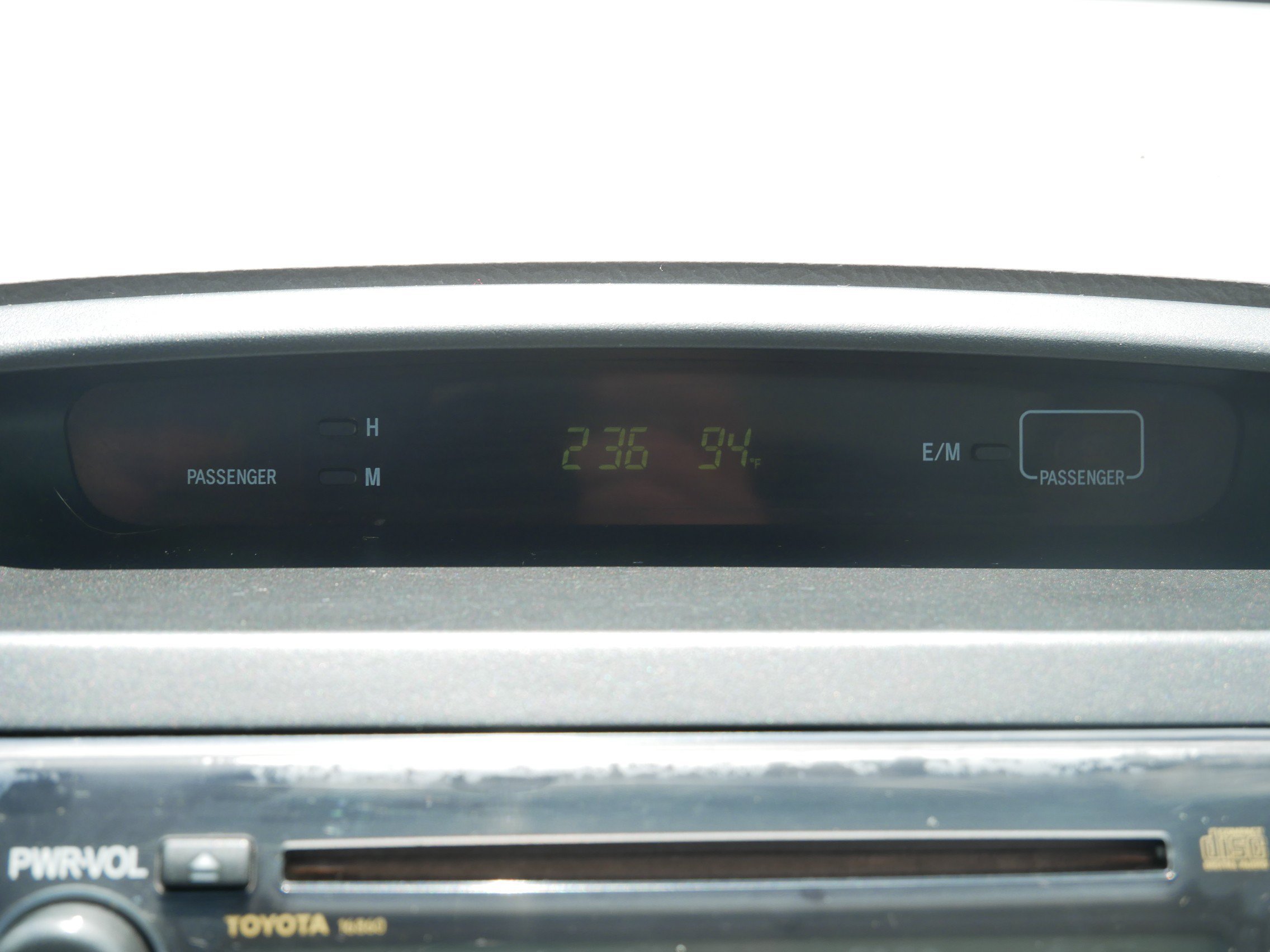 Used 2005 Gray Toyota LE image 26