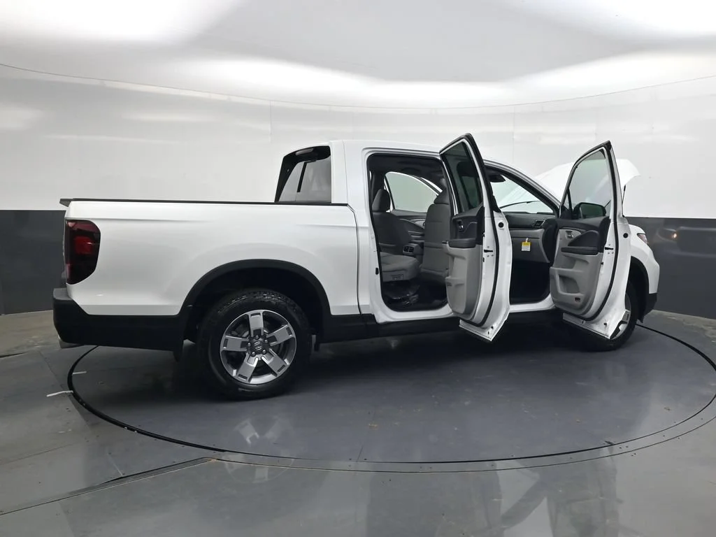 Certified Used 2026 Platinum White Pearl Honda RTL image 39