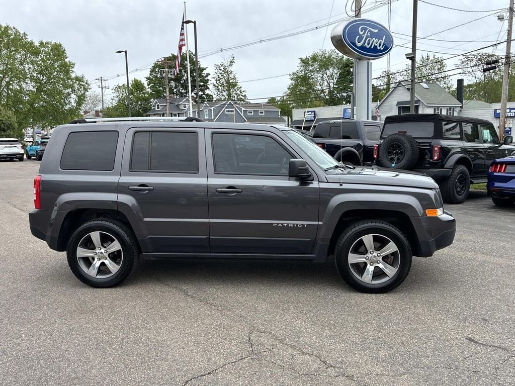 Used 2017 Gray Jeep Latitude image 8