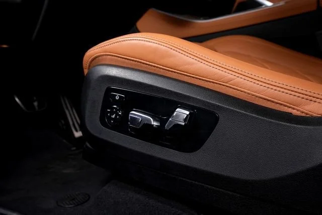 Used 2025 Black Sapphire Metallic BMW M60i image 22