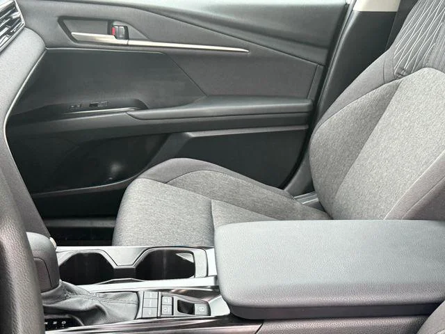 2025 Toyota Camry LE - Photo 42