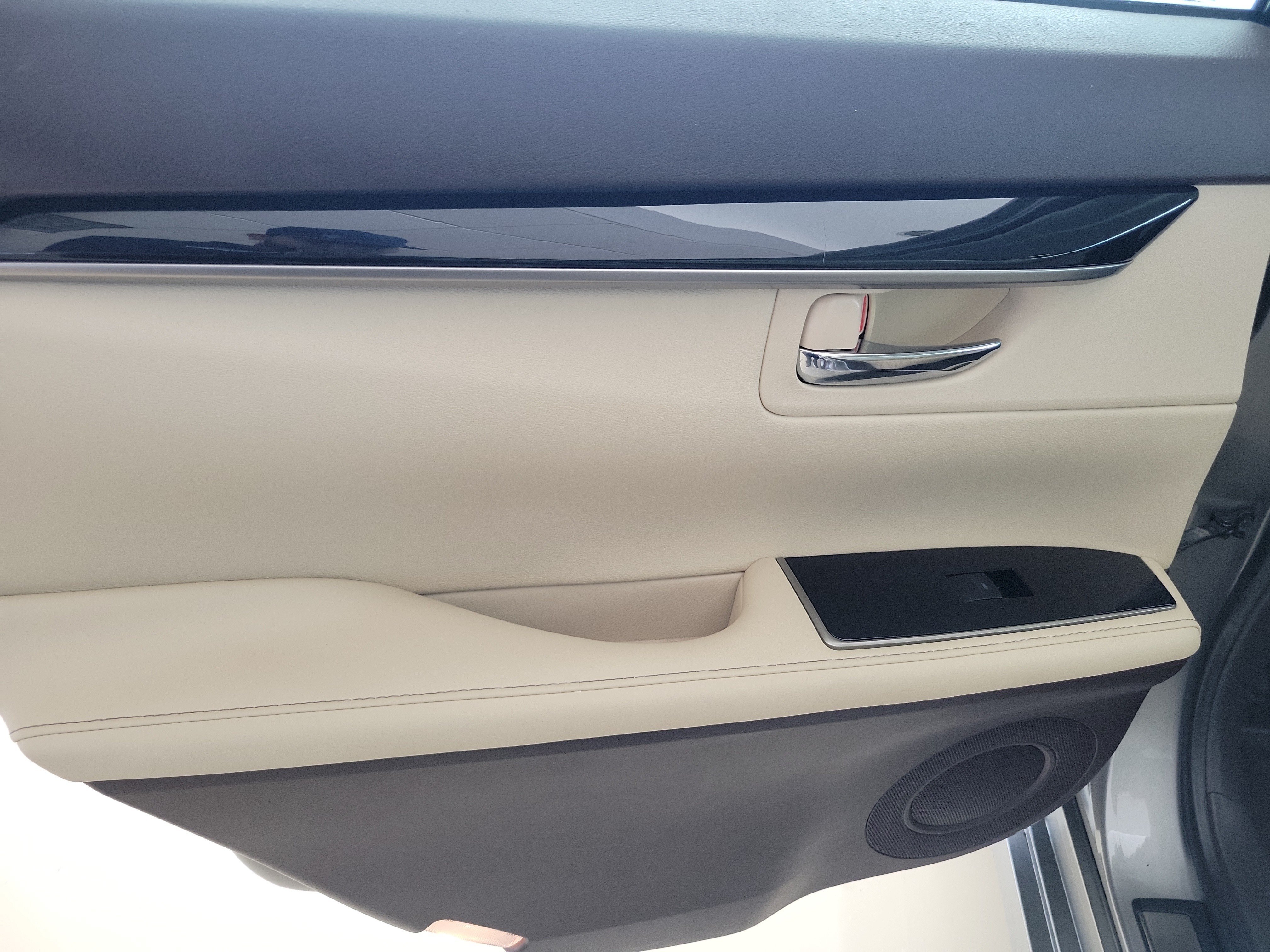 Used 2018 Silver Lexus ES 350 image 11