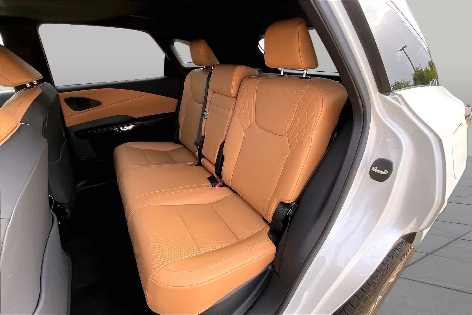 Used 2025 Eminent White Pearl Lexus Premium image 21