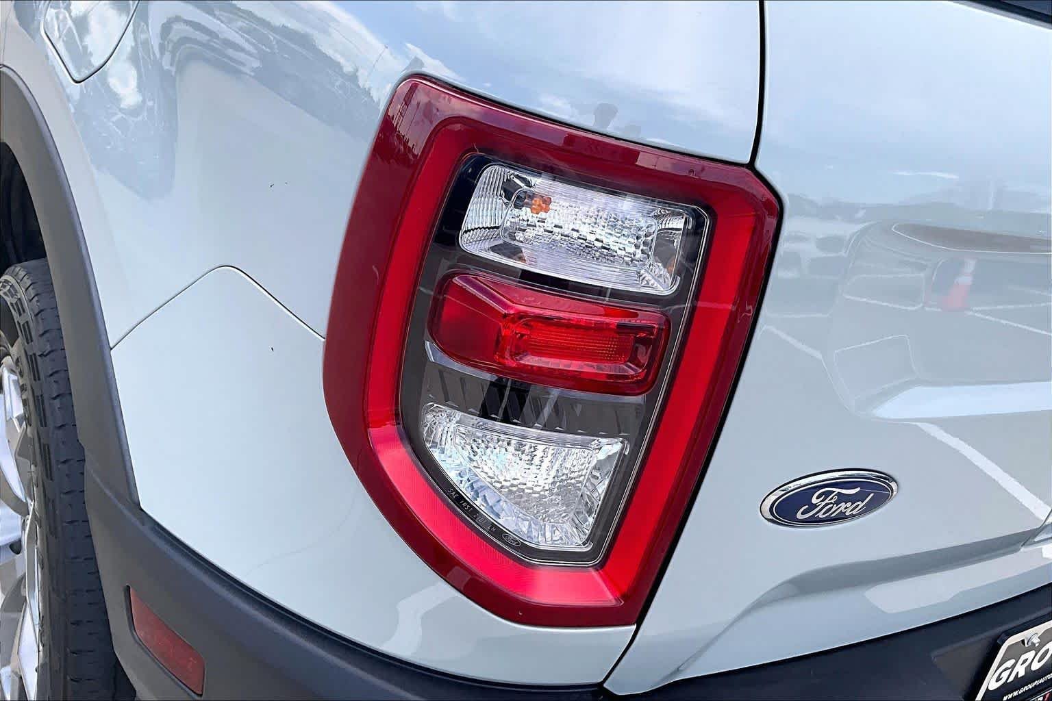 Used 2023 Cactus Gray Ford Badlands image 27
