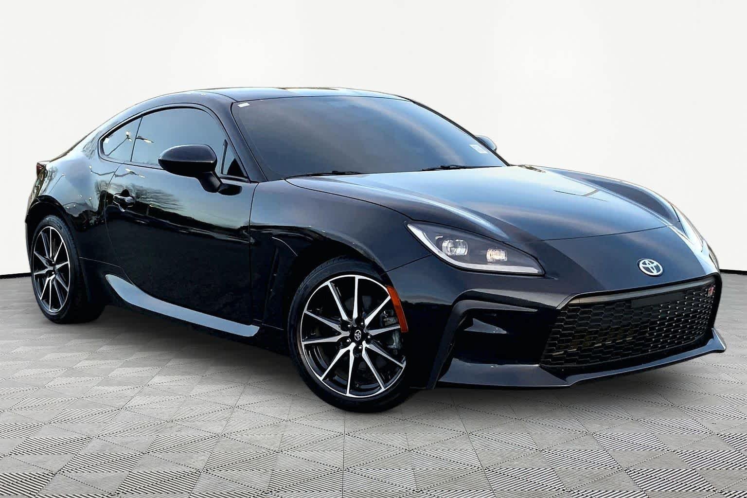 Used 2024 Raven Toyota  image 5