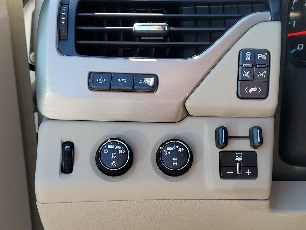 Used 2020 White GMC Denali image 22