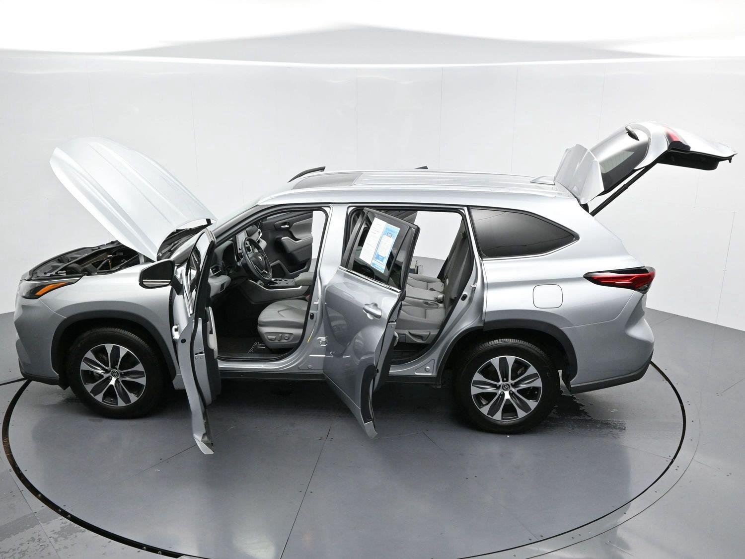 Used 2022 Celestial Silver Metallic Toyota XLE image 47