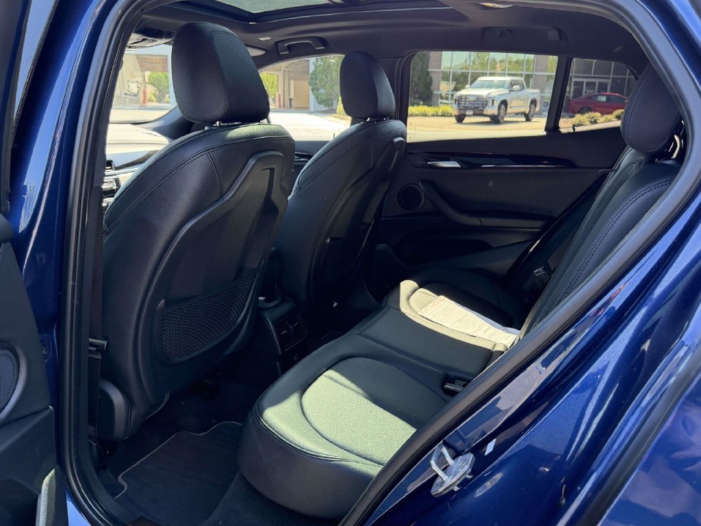 Used 2018 Blue BMW xDrive28i image 15