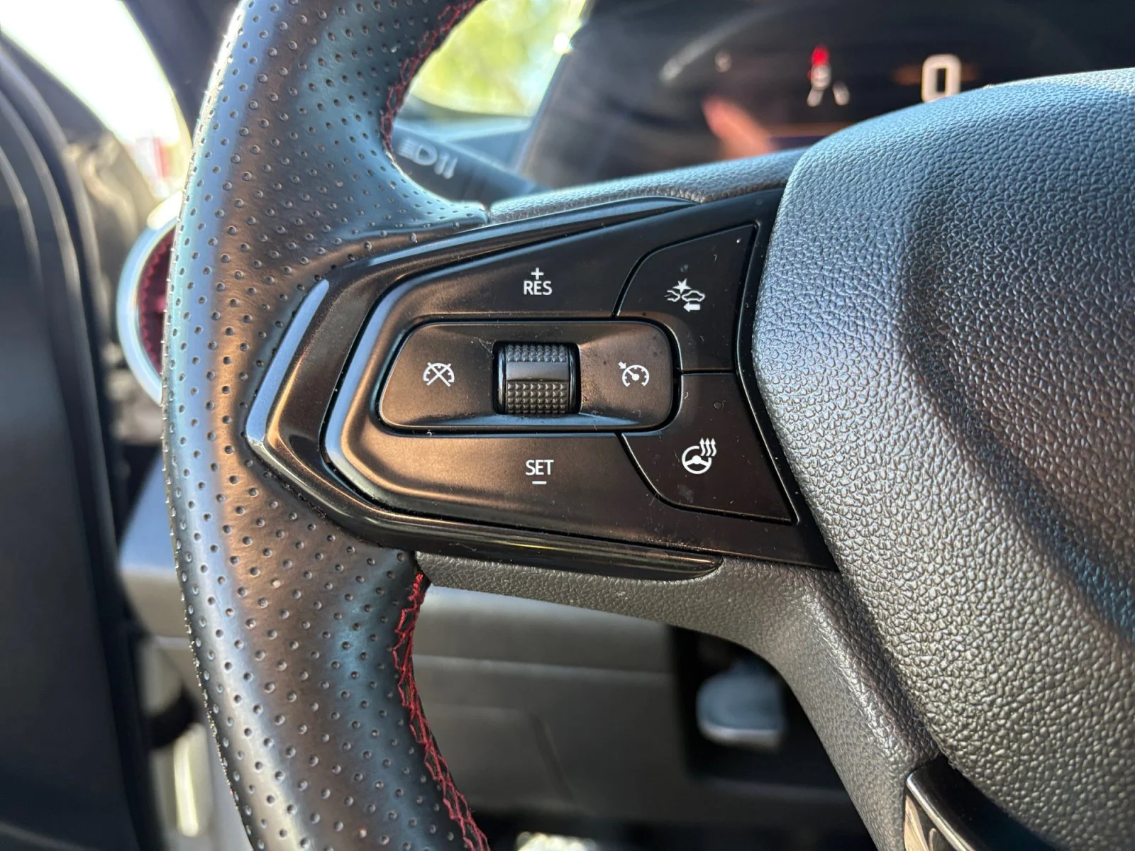 Used 2024 Summit White Chevrolet 2RS image 26