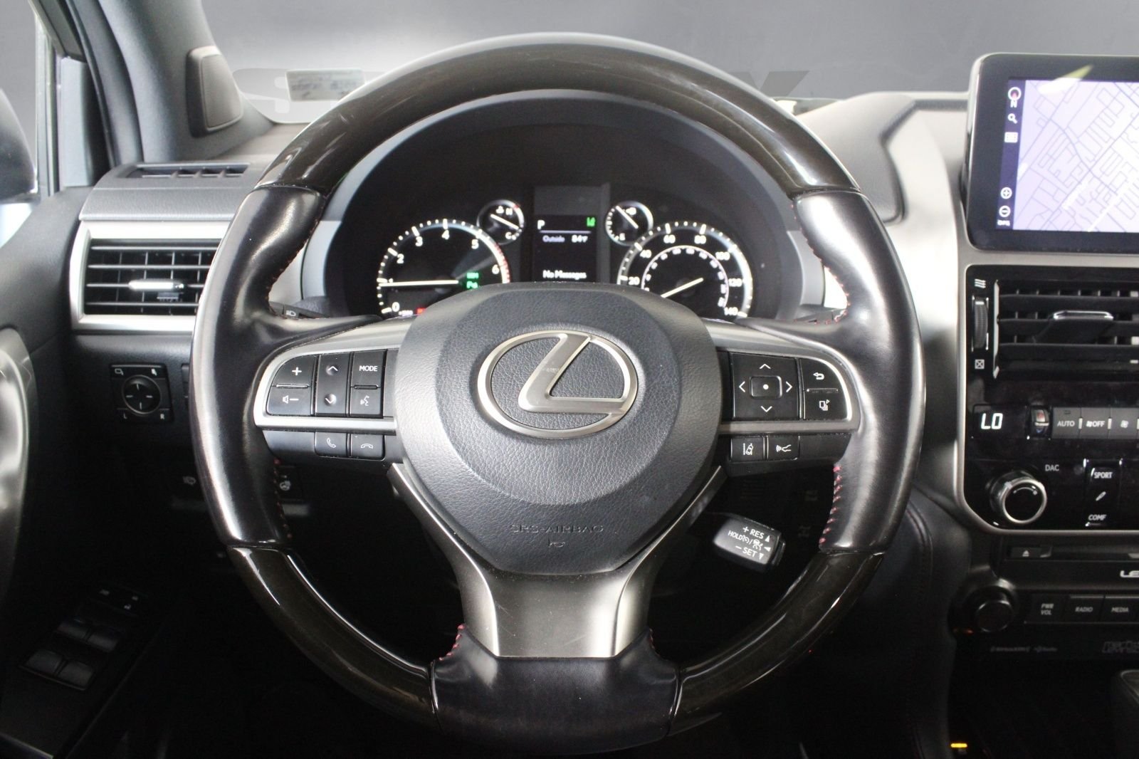 Used 2022  Lexus 460 Luxury image 3