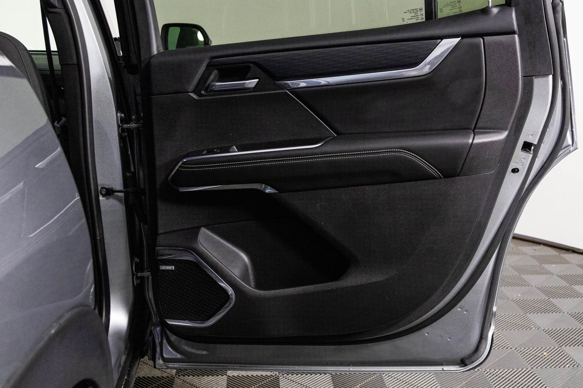 2025 GMC ACADIA - Image 37