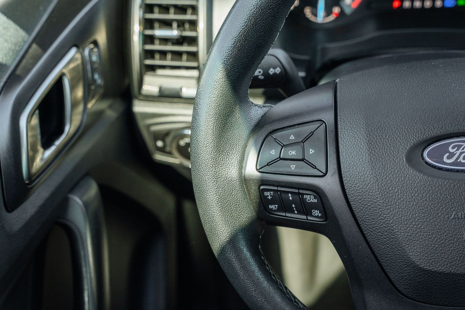Used 2023 Green Ford Lariat image 32