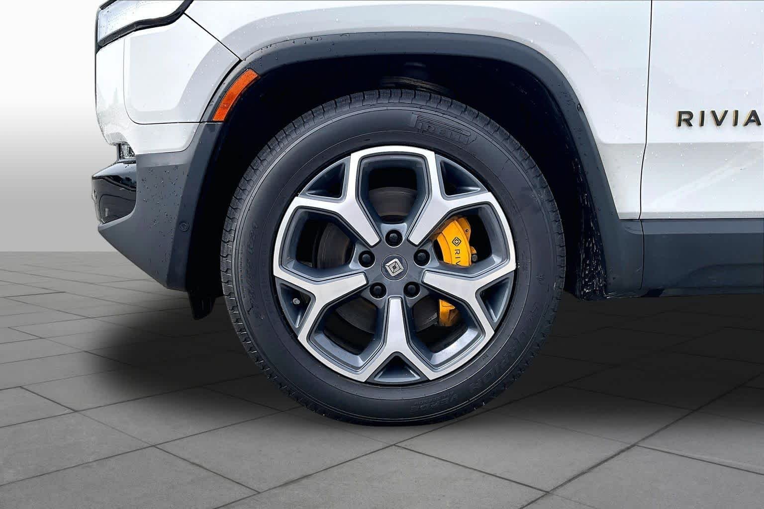 Used 2023 Glacier White Rivian Launch Edition image 11