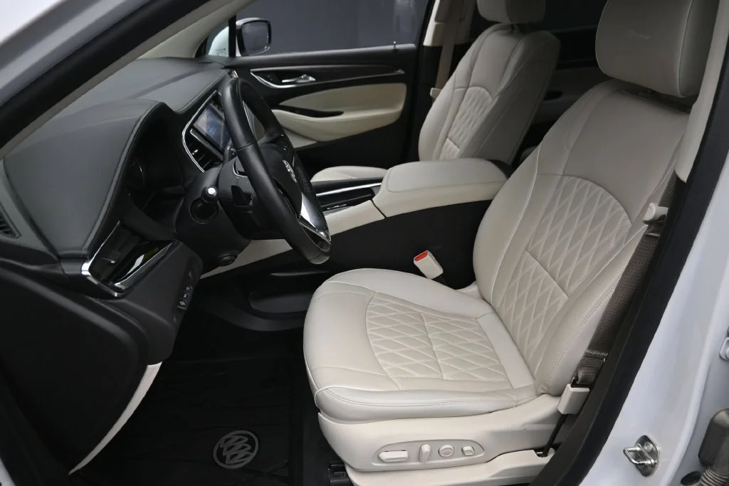 Used 2023 White Buick Avenir image 19