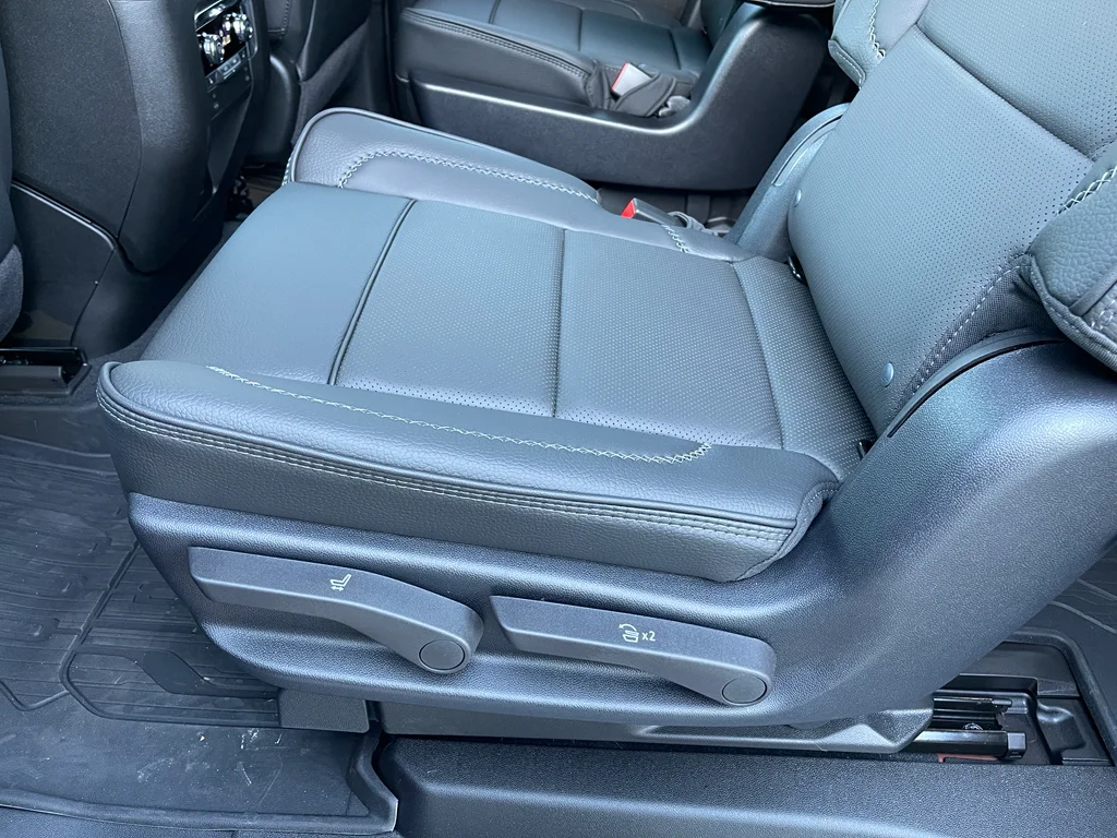 2025 GMC Yukon XL Denali - Photo 25