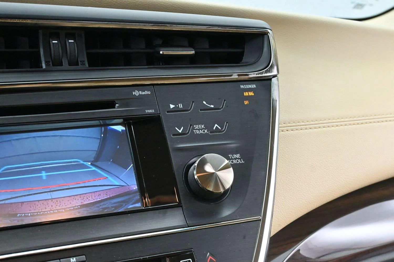 Used 2015 Ooh La La Rouge Mica Toyota XLE image 23