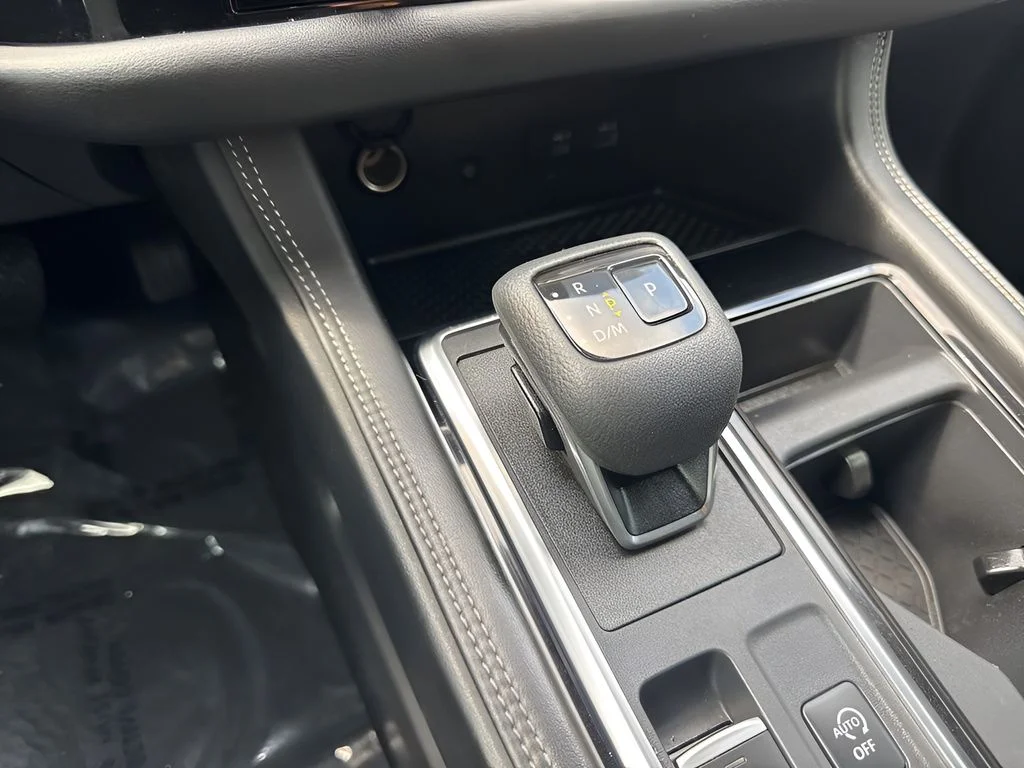 Used 2023 Black Nissan Platinum image 18