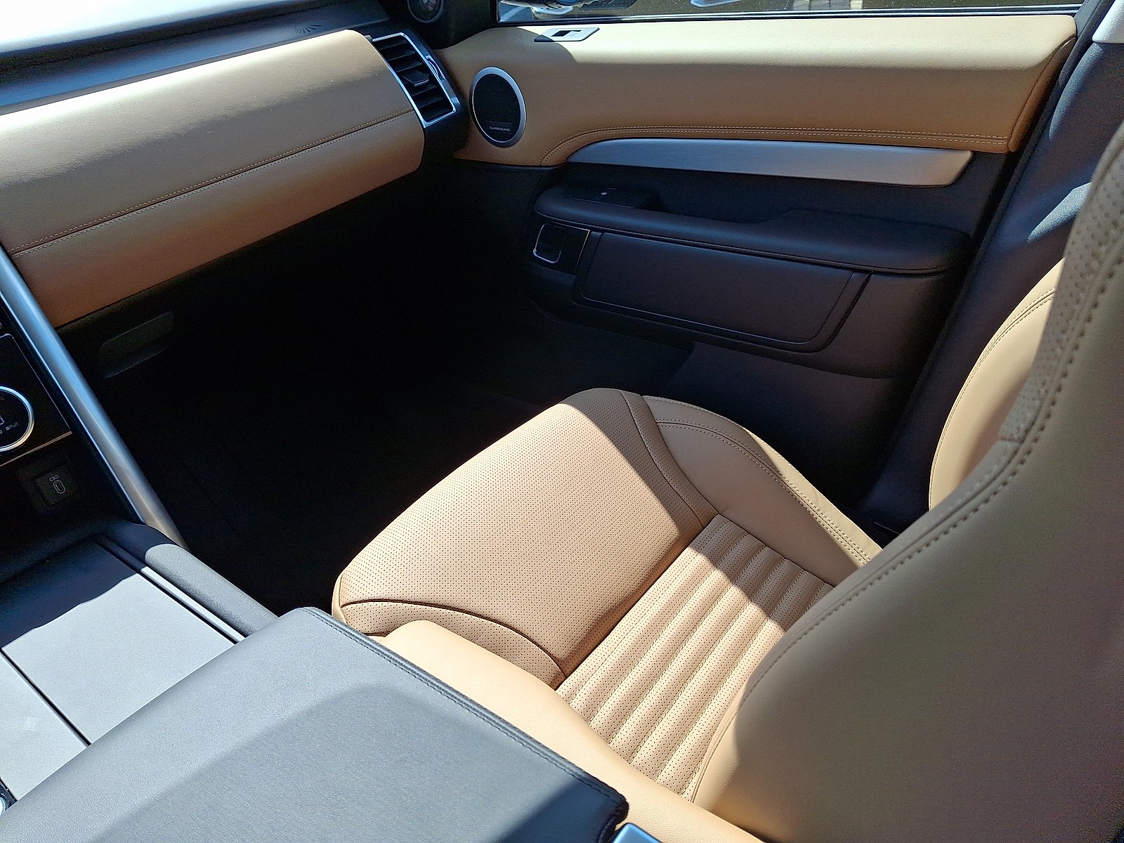 New 2026 Charente Grey Premium Metallic - 1DN Land Rover Tempest Edition image 14
