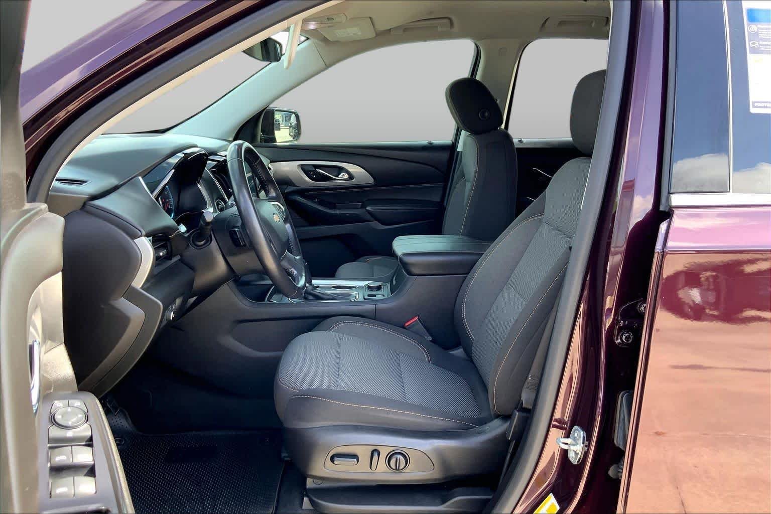Used 2018 Black Currant Metallic Chevrolet LT Cloth image 8