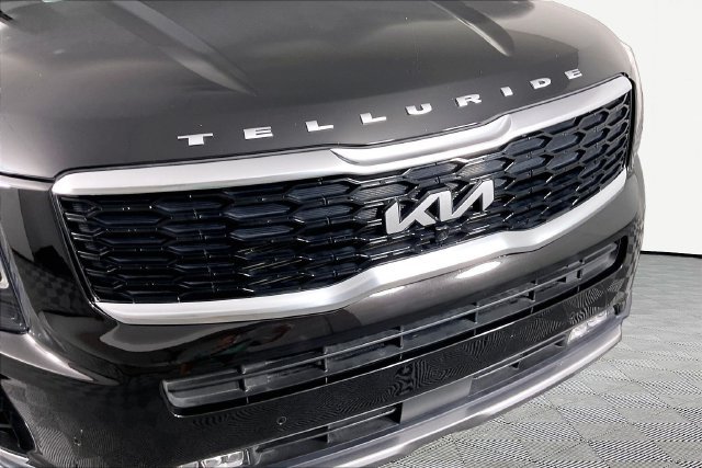 Used 2022 Black Kia SX image 30