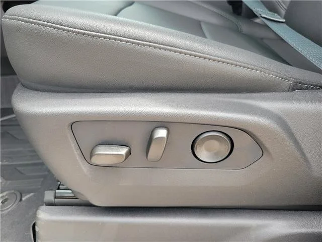 New 2026 Glacier White Tricoat GMC SLT image 15