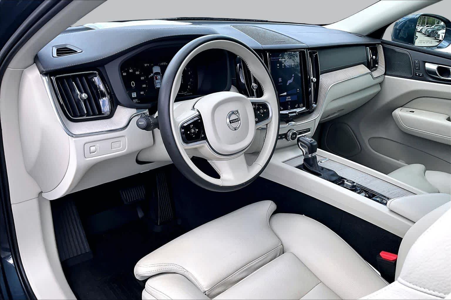 Used 2020  Volvo Inscription image 18