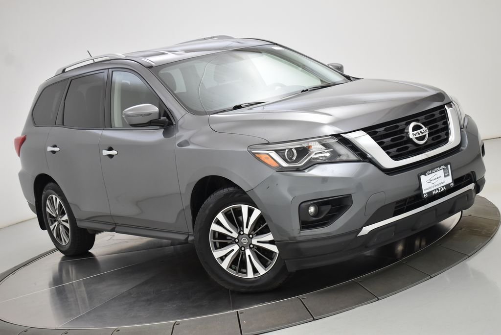 Used 2017 Nissan Pathfinder SV with VIN 5N1DR2MM0HC643762 for sale in Evanston, IL