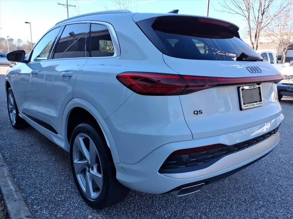 New 2025 Glacier White Metallic Audi Premium Plus image 4
