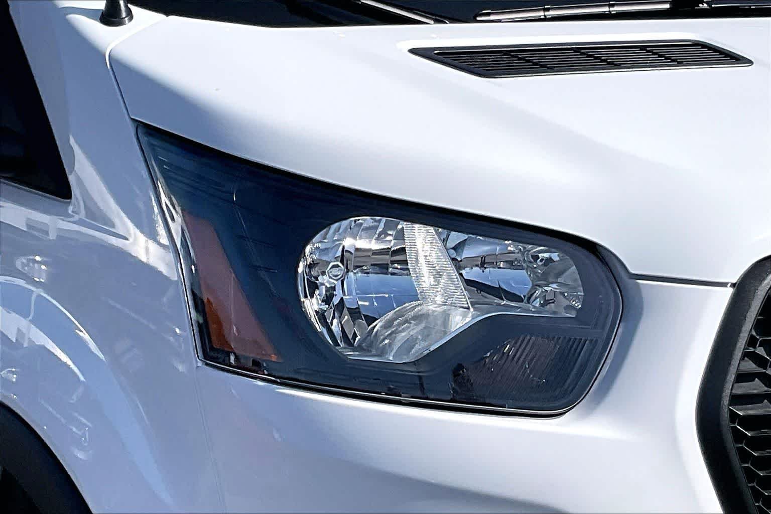 New 2026 Oxford White Ford Passenger Van XL image 10