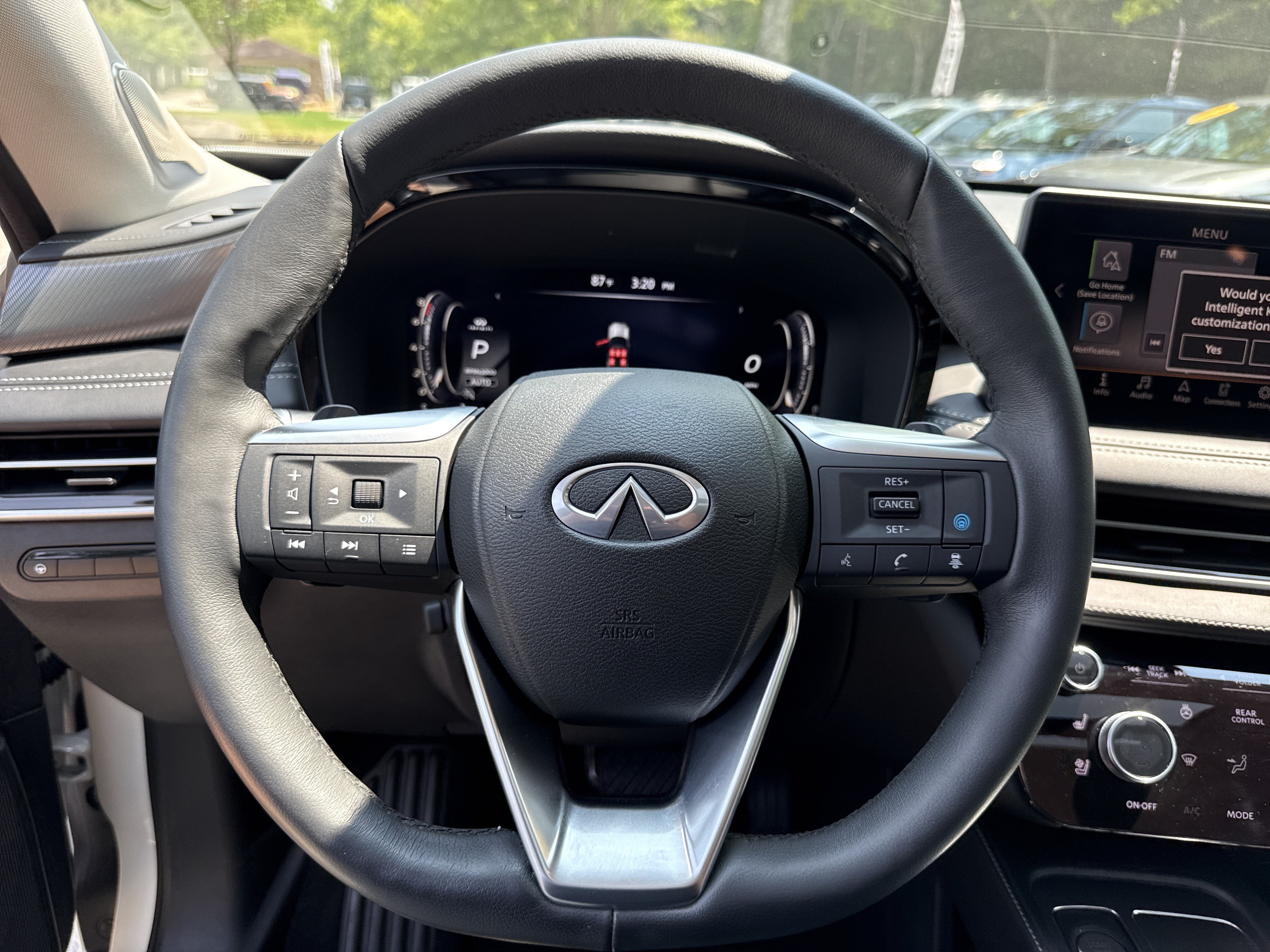 Used 2023 Majestic White INFINITI LUXE image 25