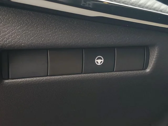 Used 2025 Red Nissan SR image 17