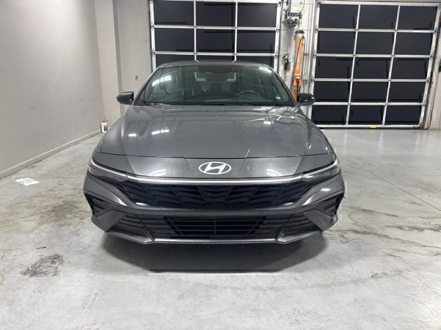 Used 2025 Gray Hyundai SEL Sport image 2