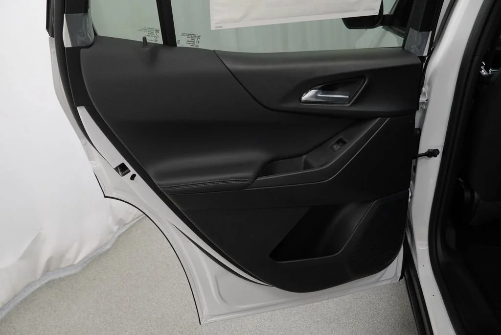 New 2027 Summit White Chevrolet LT image 23