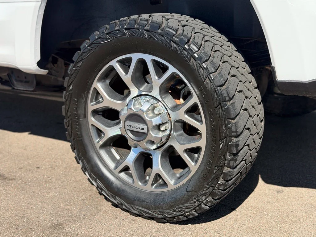 Used 2020 White Ford Lariat image 28