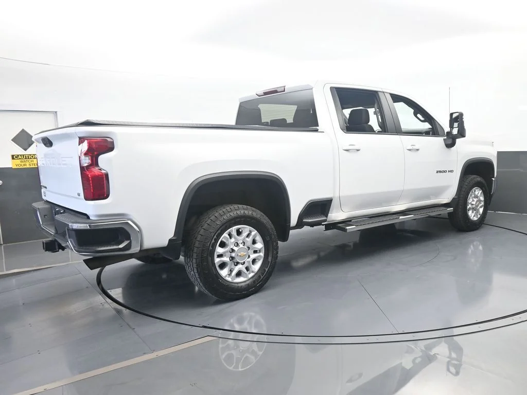 Used 2022 Summit White Chevrolet LT image 6