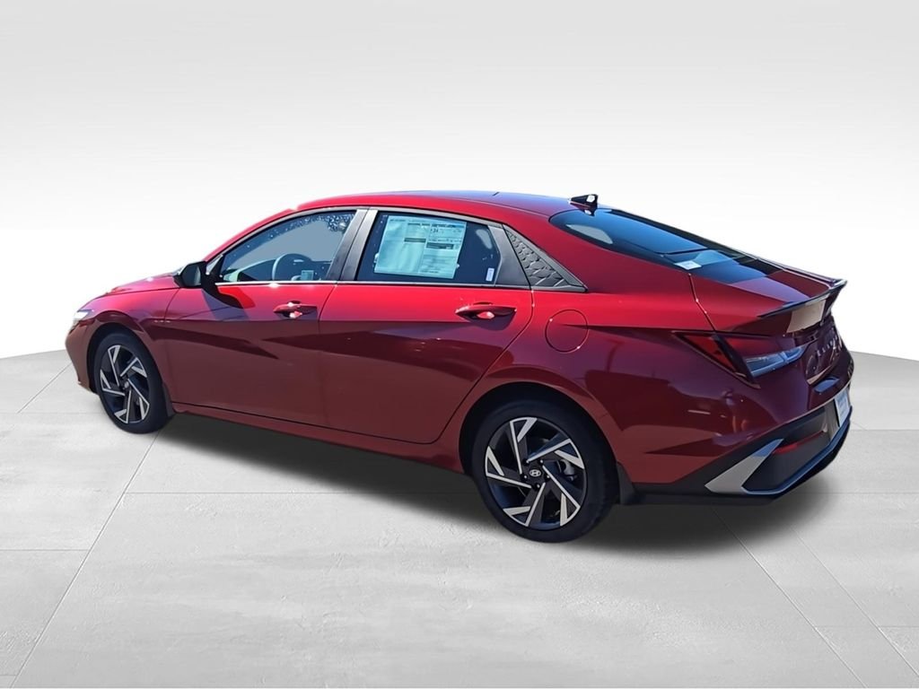 Used 2025 Red Hyundai SEL Sport image 6