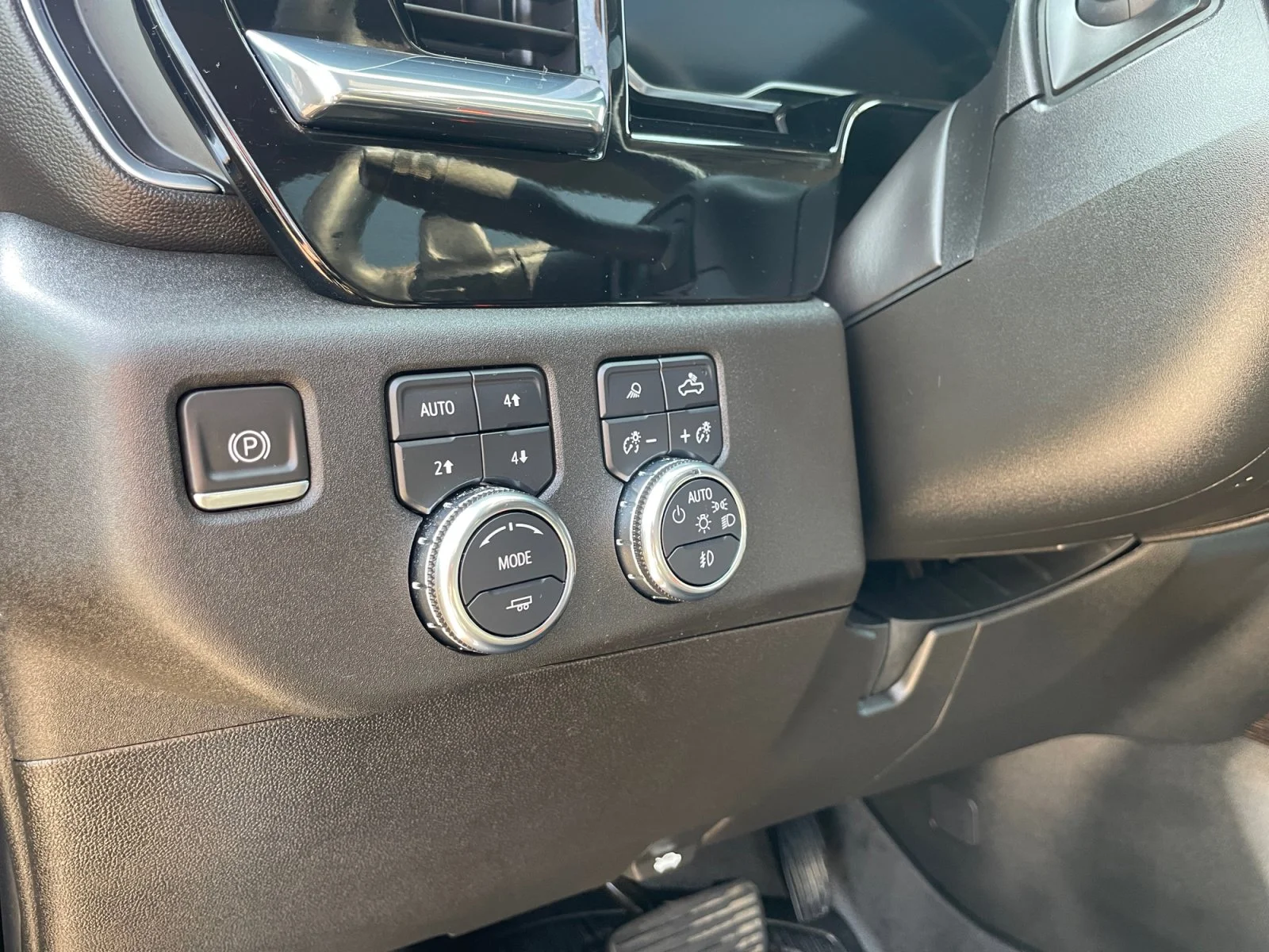 Used 2024 Black GMC Elevation Crew Cab image 13